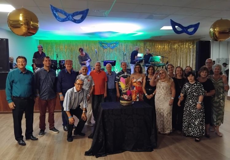 Baile de Máscaras anima A AABB-Rio e ...