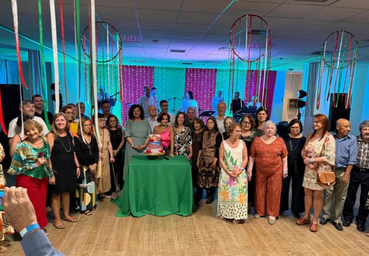 Noite Portuguesa diverte público na A...