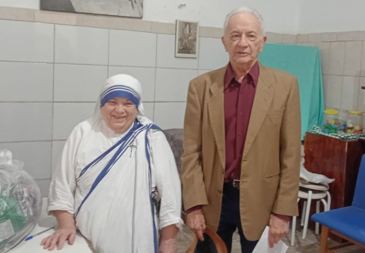 AABB-RIO entrega alimentos arrecadado...