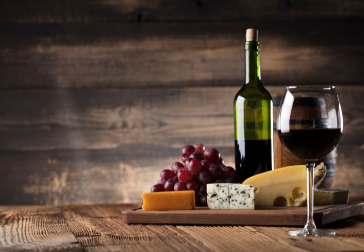 Não perca a Noite de Queijos e Vinhos...