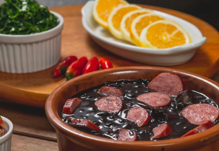 Venha para a Feijoada com Roda de Sam...