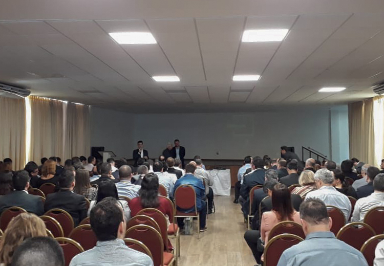 Cassi realiza primeiro encontro de lí...